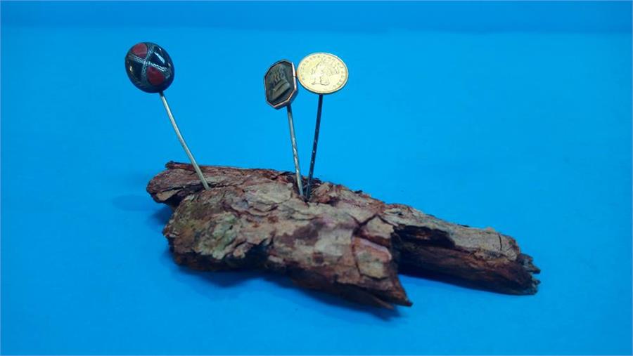 A selection of stick pins, including a 22ct coin etc. - Image 2 of 3