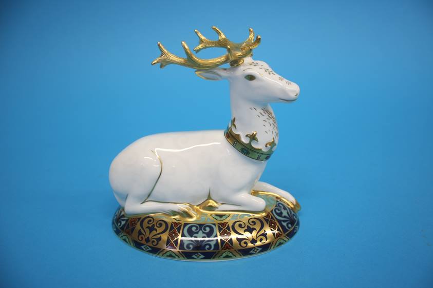 Royal Crown Derby paperweight, The White Heart, 409/2000, designed by Louise Adams, 2002, gold - Image 5 of 5