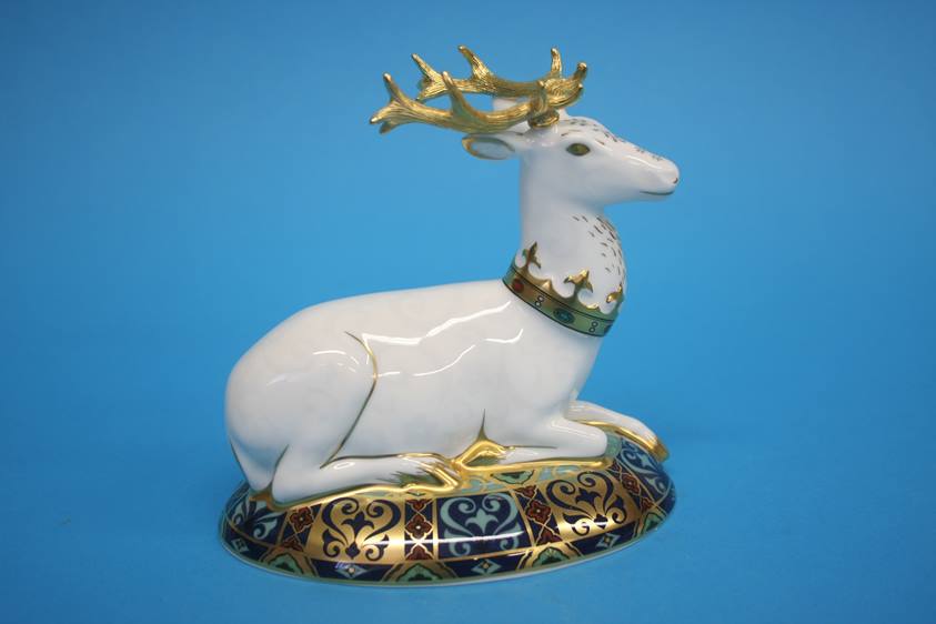 Royal Crown Derby paperweight, The White Heart, 409/2000, designed by Louise Adams, 2002, gold