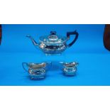 A silver three piece tea set, Robert Pringle, London, 1927, 33 0z