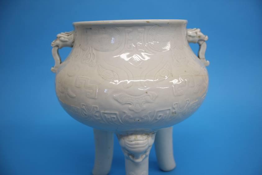 A large archaic Chinese blanc du chine censor, seal mark to base 29cm height - Image 6 of 19