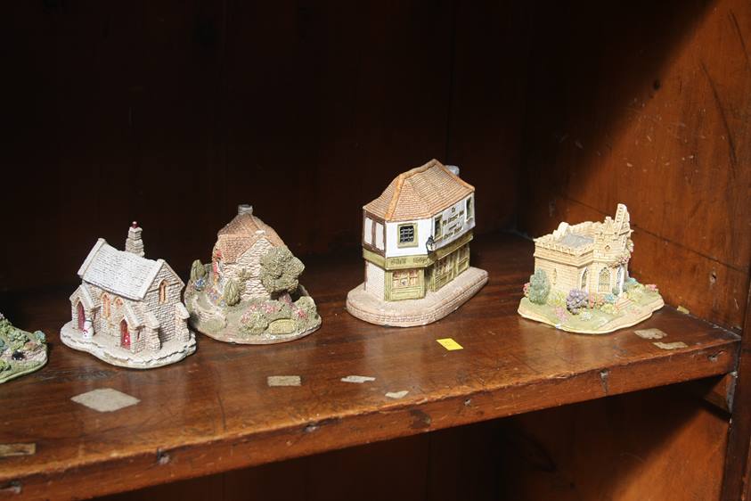 Eight Lilliput Lane cottages - Image 4 of 5