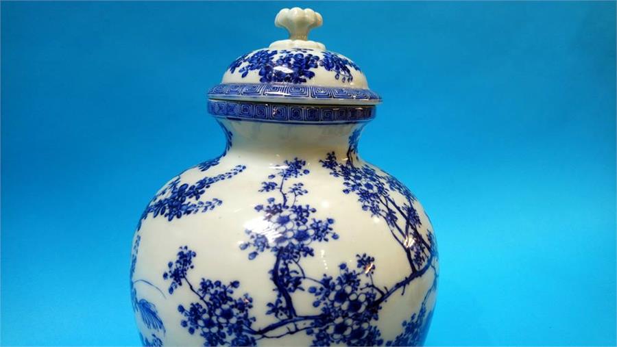 An Oriental lidded vase - Image 4 of 6