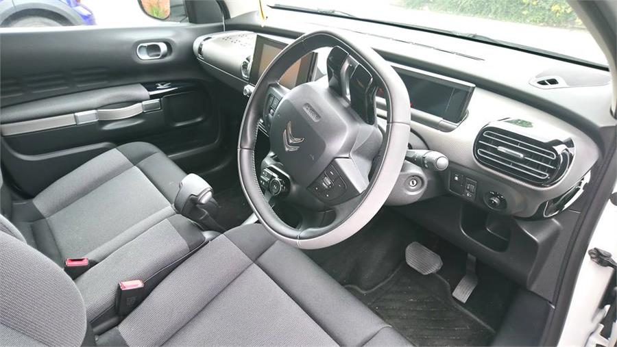 A Citroen C4 Cactus Feel E-HDI S-A, 5 door hatchback, 2015, diesel, mileage 9,948. - Image 6 of 7