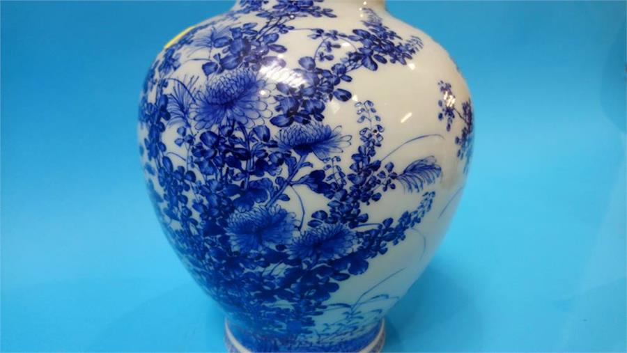 An Oriental lidded vase - Image 5 of 6