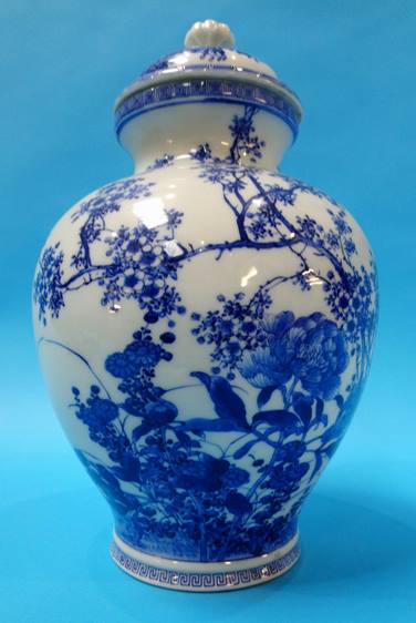 An Oriental lidded vase - Image 2 of 6