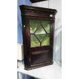 Corner cabinet