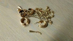 A bag of 9ct gold jewellery, weight 18 grams