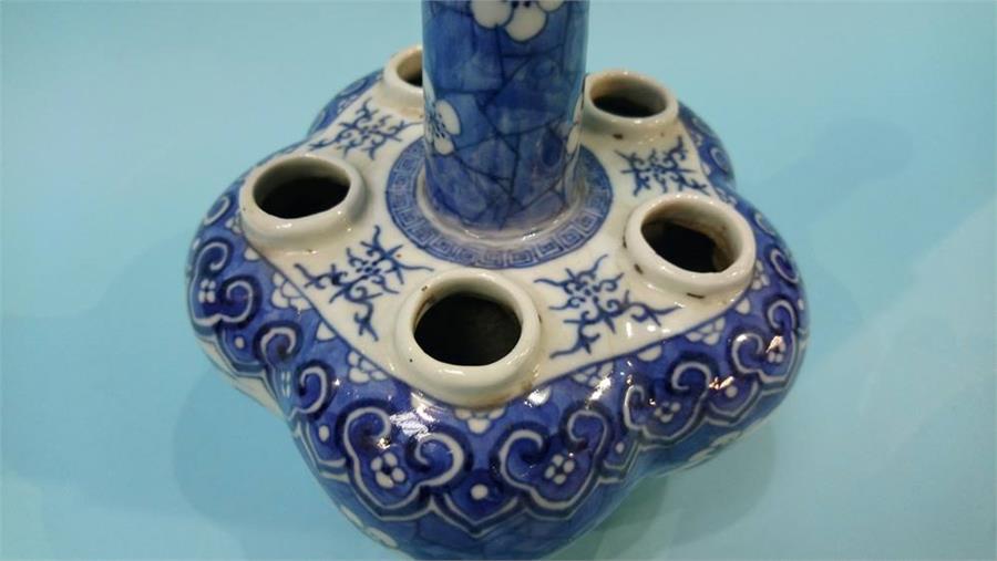 An Oriental blue and white tulip shaped vase - Image 3 of 16