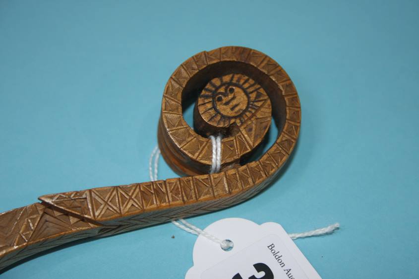 A carved knitting sheath love token - Image 4 of 4