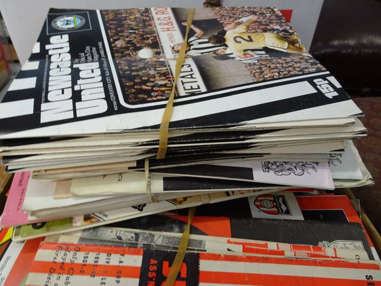 Quantity of football programmes