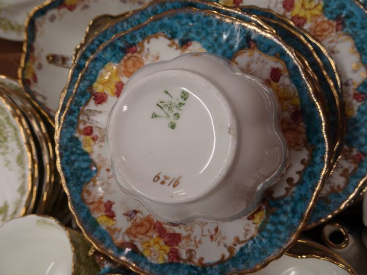 Box of tea china and quantity of 45's - Bild 3 aus 6