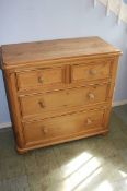 Straight front pine chest of drawers, 100cm wide