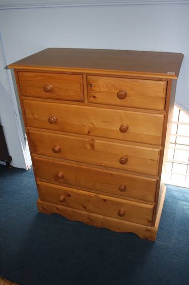 A pine chest of drawers, 93cm wide - Image 4 of 4