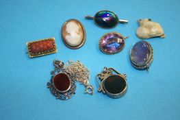 Bag of assorted jewellery, coral brooch etc.