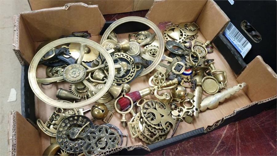 Two trays of horse brasses and saddlery brasses. - Image 4 of 4