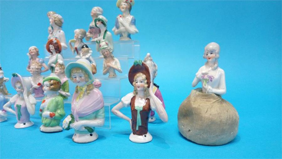 A collection of twenty one Continental porcelain figure heads and a small pair of Continental - Image 5 of 6