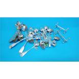 A large quantity of various silver teaspoons. Weight 12oz/379grams. Two knife rests and plated