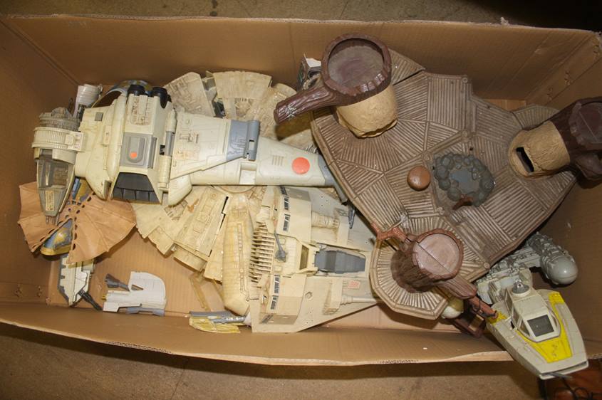 Two boxes of Star Wars toys - Image 2 of 2