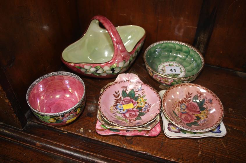 Quantity of Maling pottery