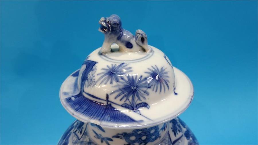A blue and white Chinese baluster shaped lidded vase 37cm Height - Image 3 of 7