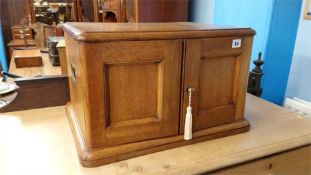 An oak canteen case, with four drawers