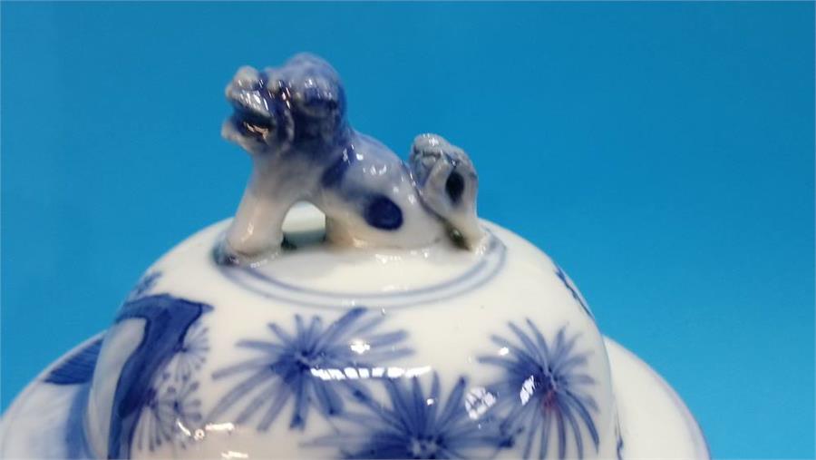 A blue and white Chinese baluster shaped lidded vase 37cm Height - Image 7 of 7