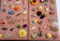 Two trays of decorative brooches