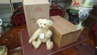 Steiff 2003 'Collection bear', with certificate (in office)
