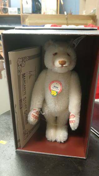 Steiff 'Dicky' bear, with certificate (in office)