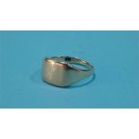 A 9ct cygnet ring. 4.7 grams