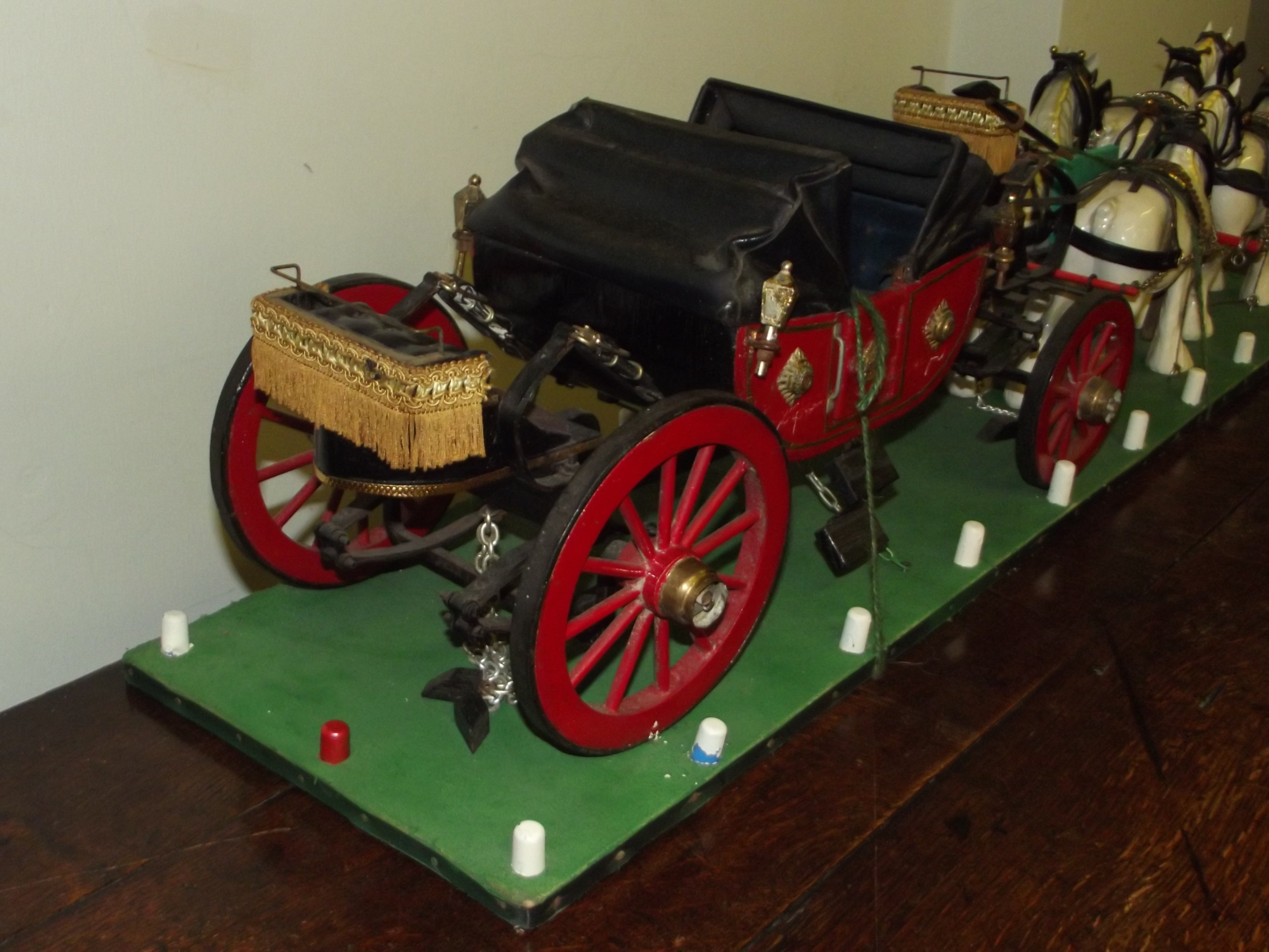 Scratch built horse carriage, modelled with four d - Image 3 of 3