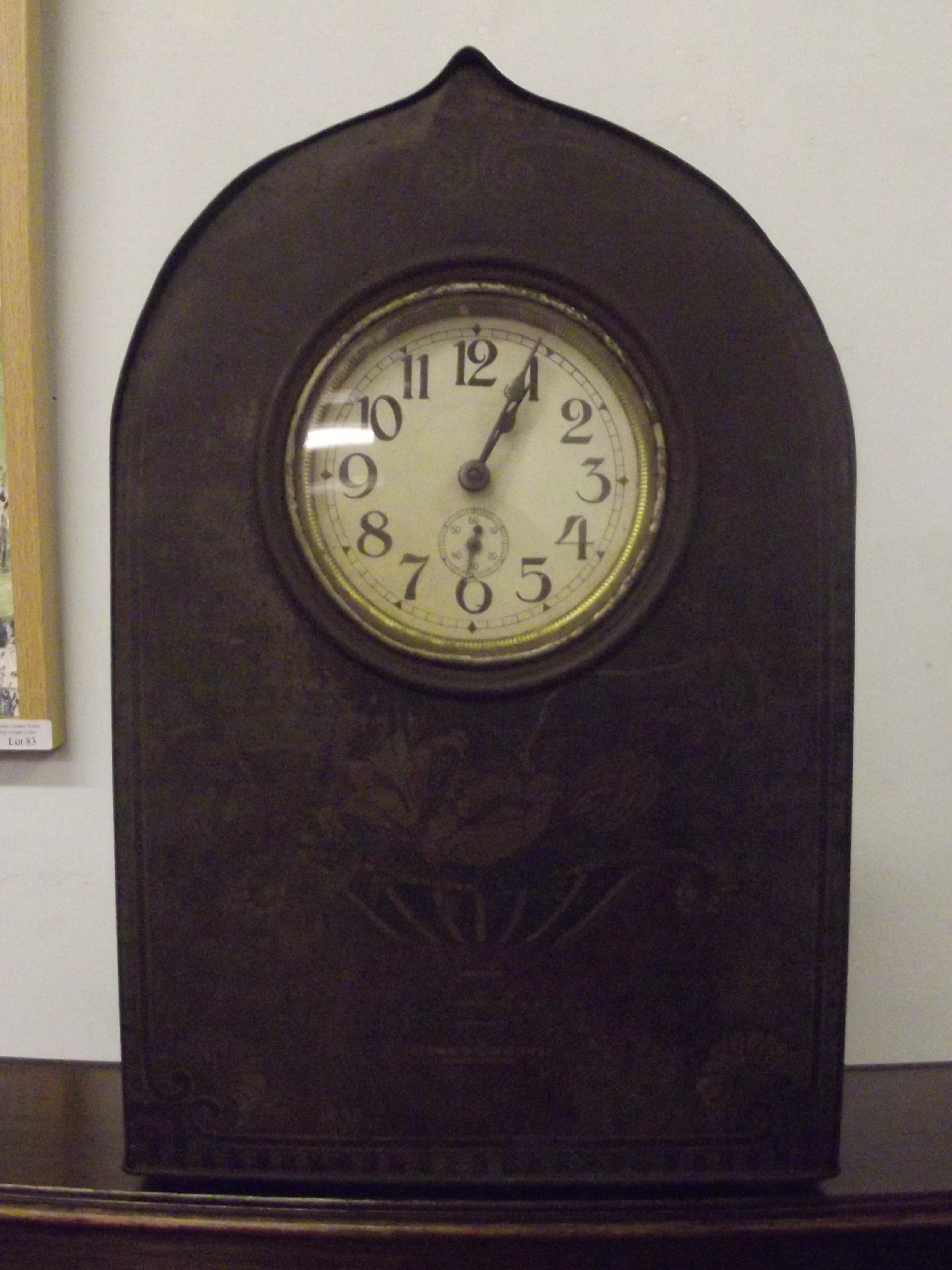 Victory 'V' tin cased antique clock, height 31cm N