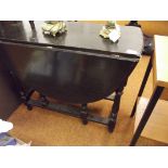 Drop leaf gate leg table