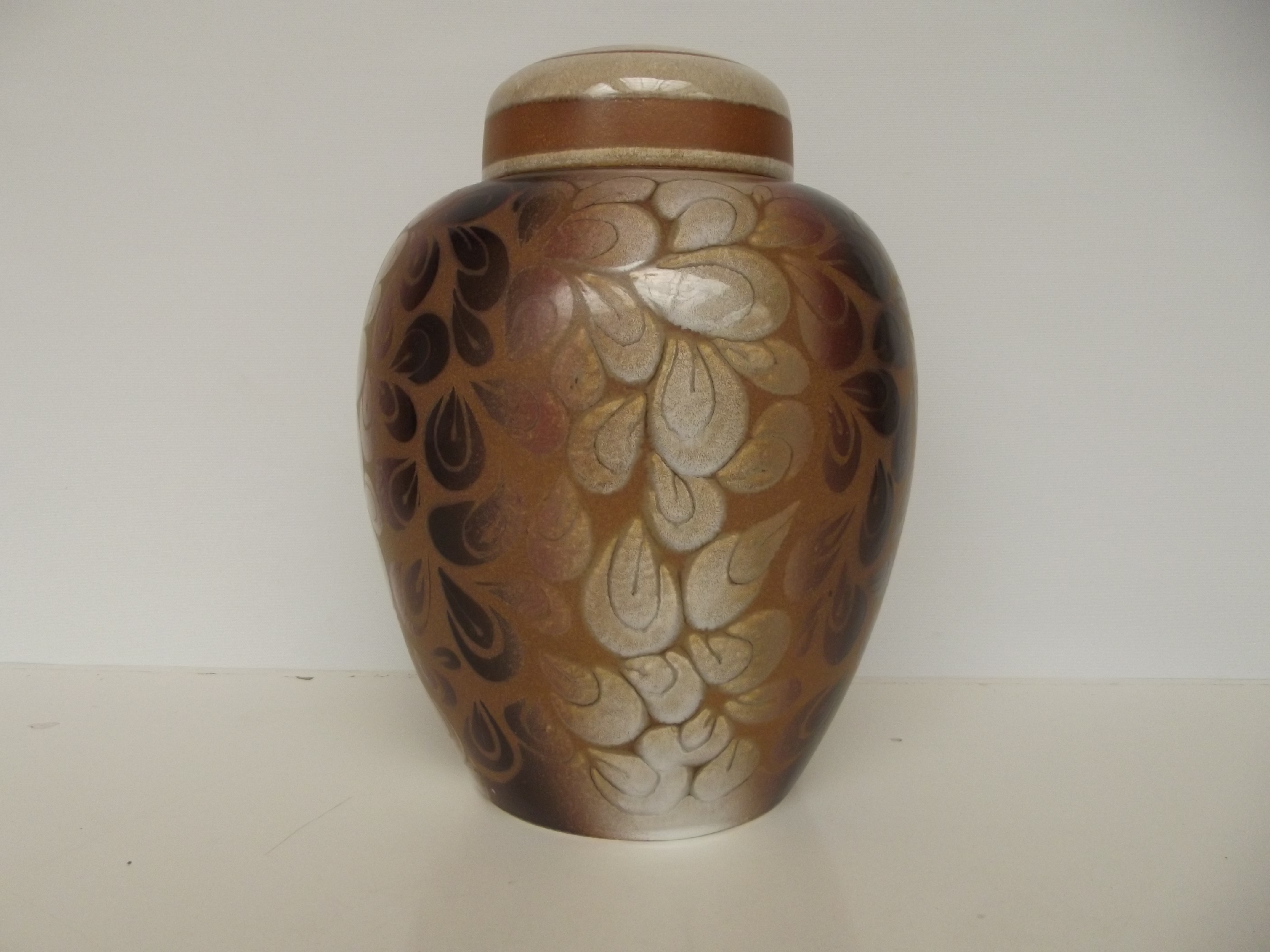 Large Poole ginger jar 1966-1980, 30 cm