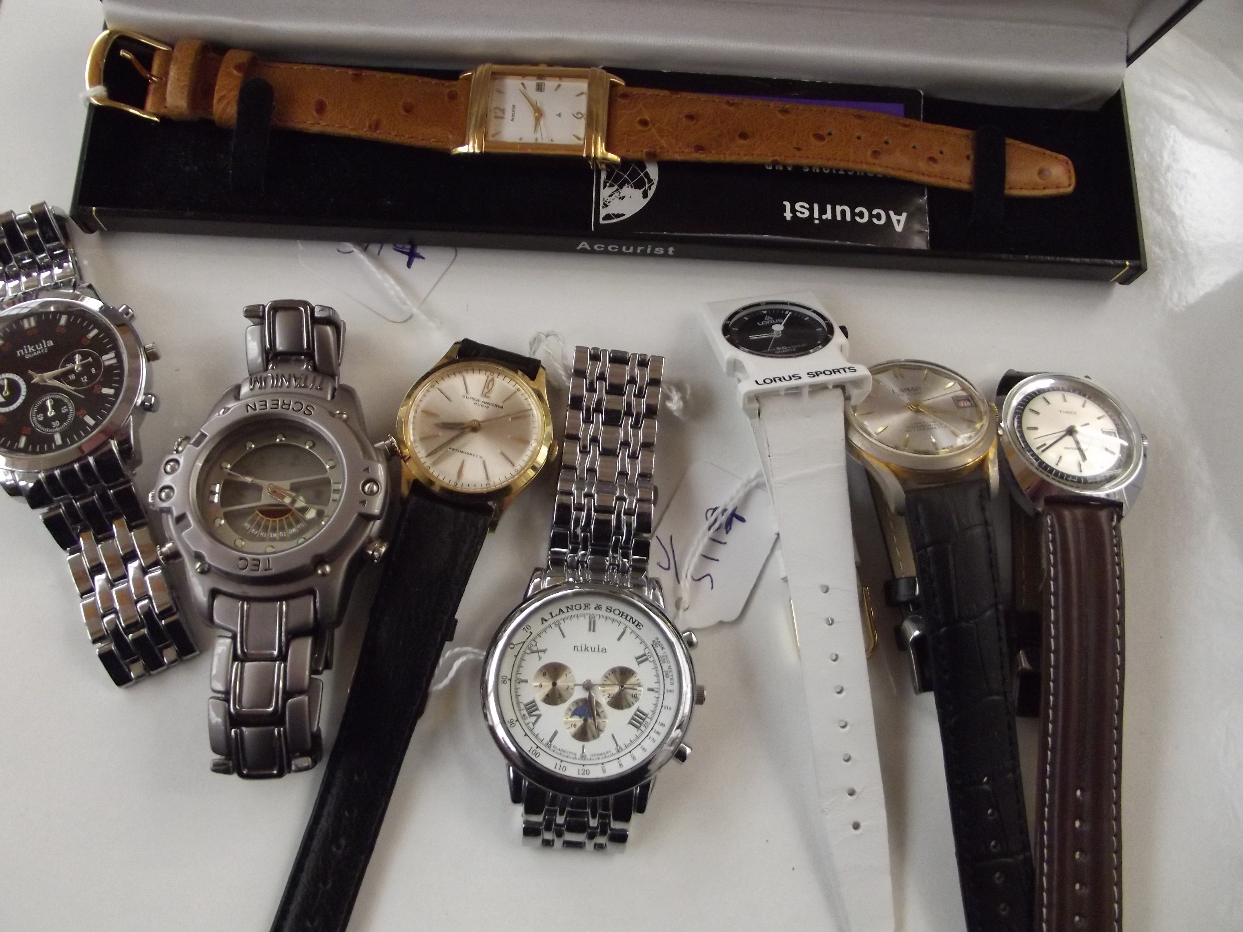 Collection of 8 wristwatches