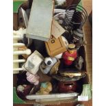 Assorted items to include crested ware
