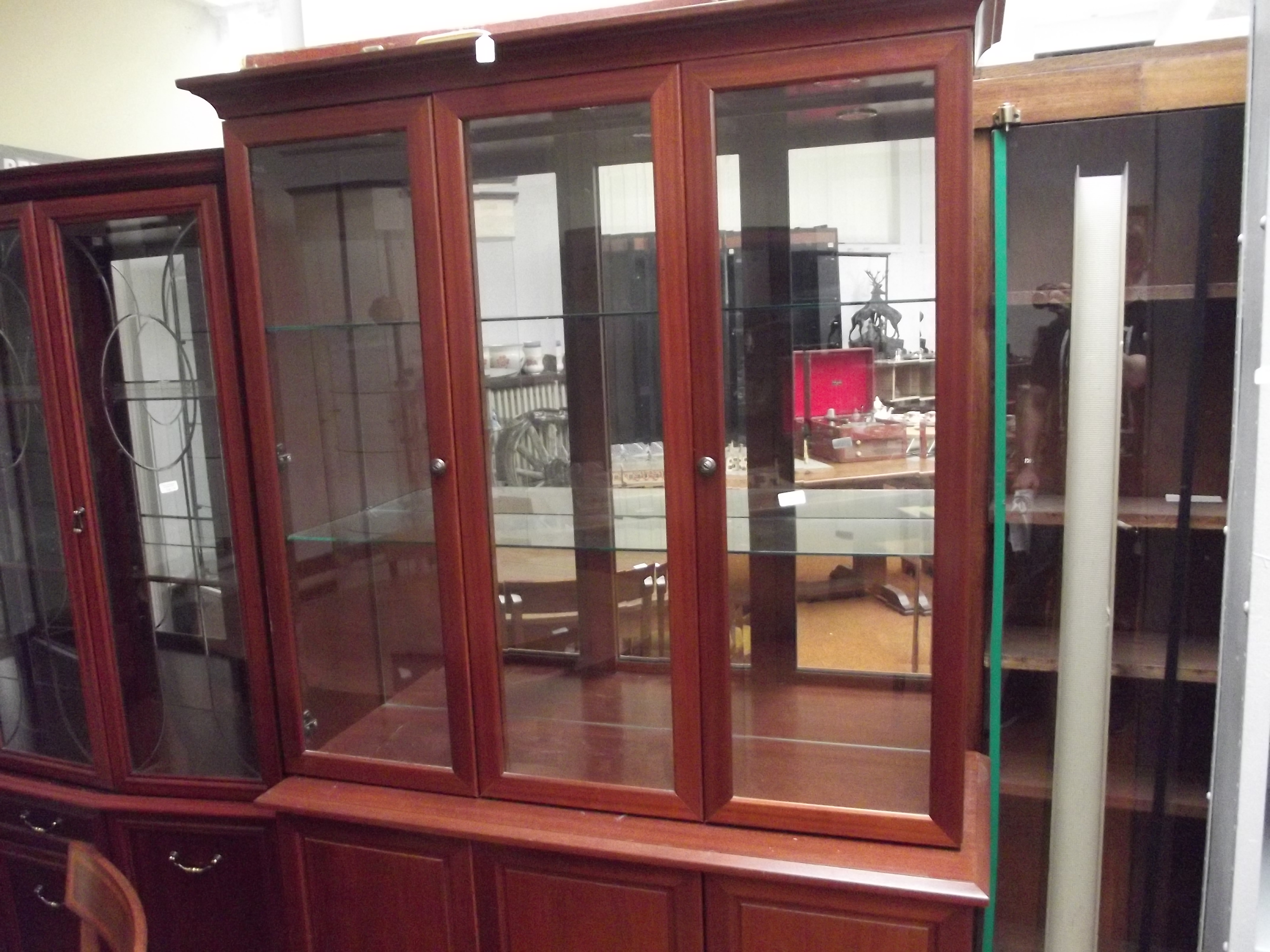 Large display cabinet