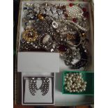 Various costume jewellery