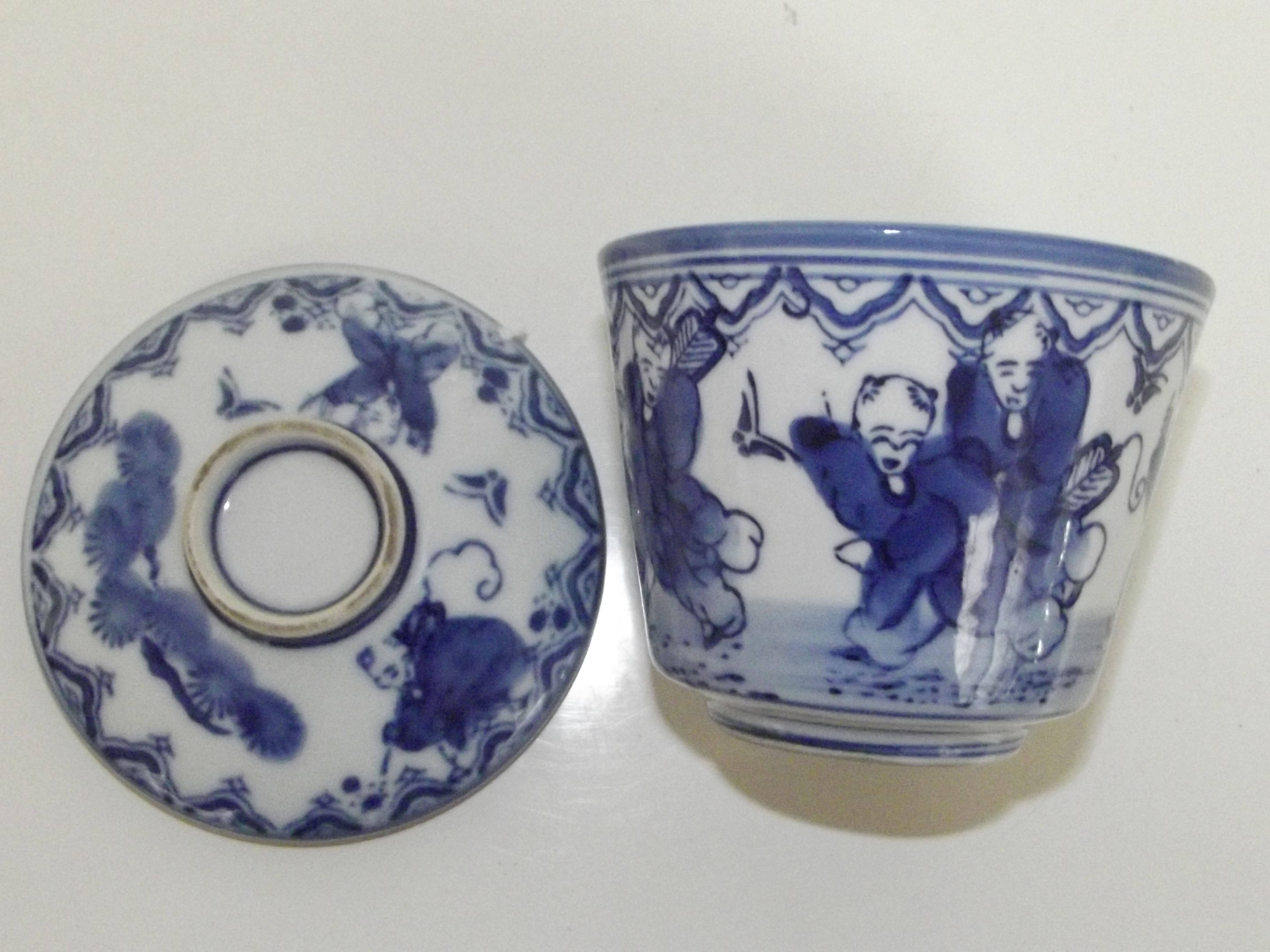 19th century Chinese blue and white tea cup with l