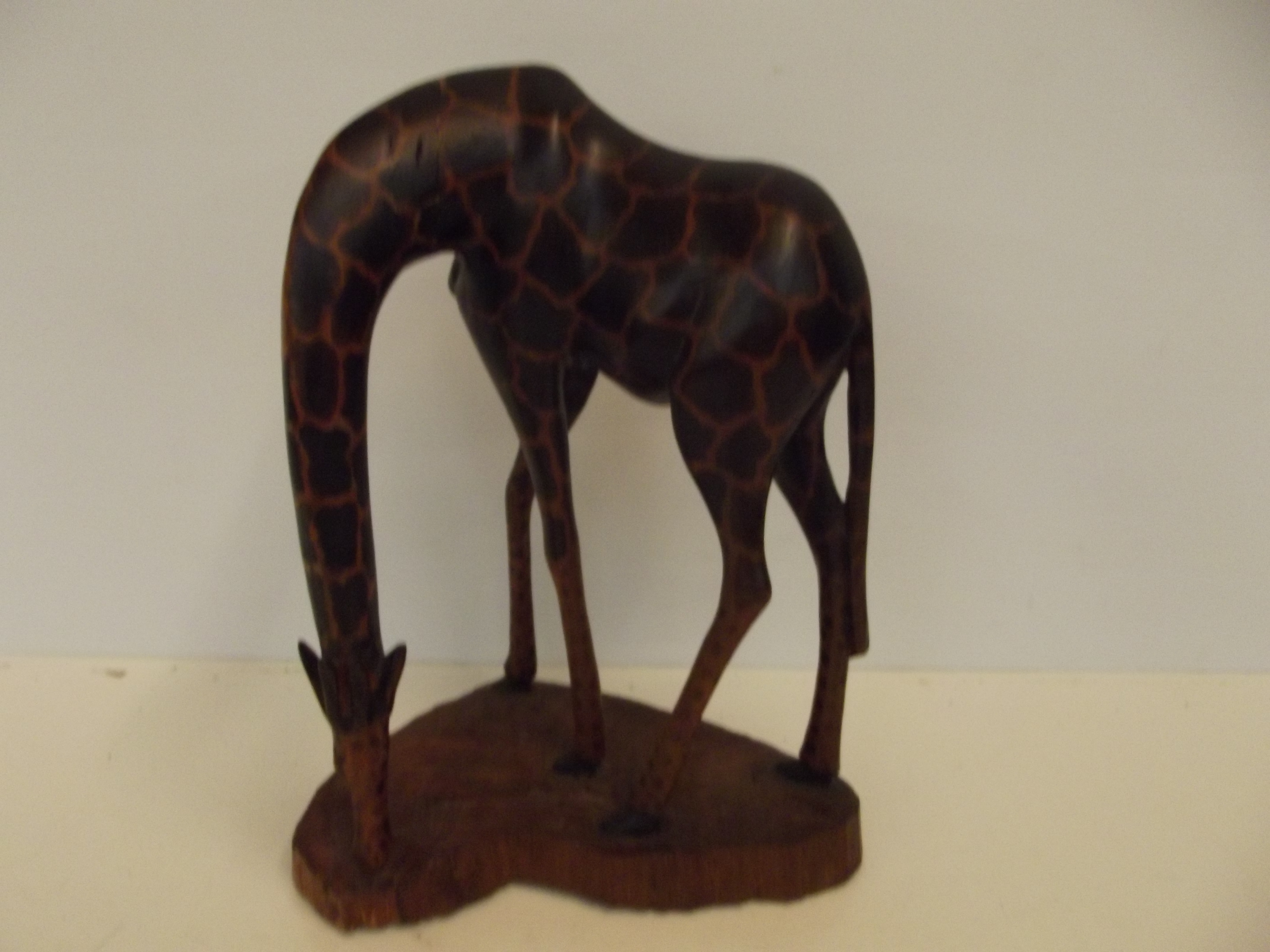 Carved wood giraffe, 30 cm