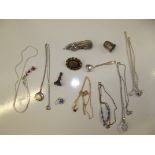 Various jewellery to include a silver thimble, sil
