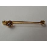 9 ct gold pin brooch with diamond