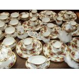 Royal Albert Old Country Rose over 80 pieces (3 te