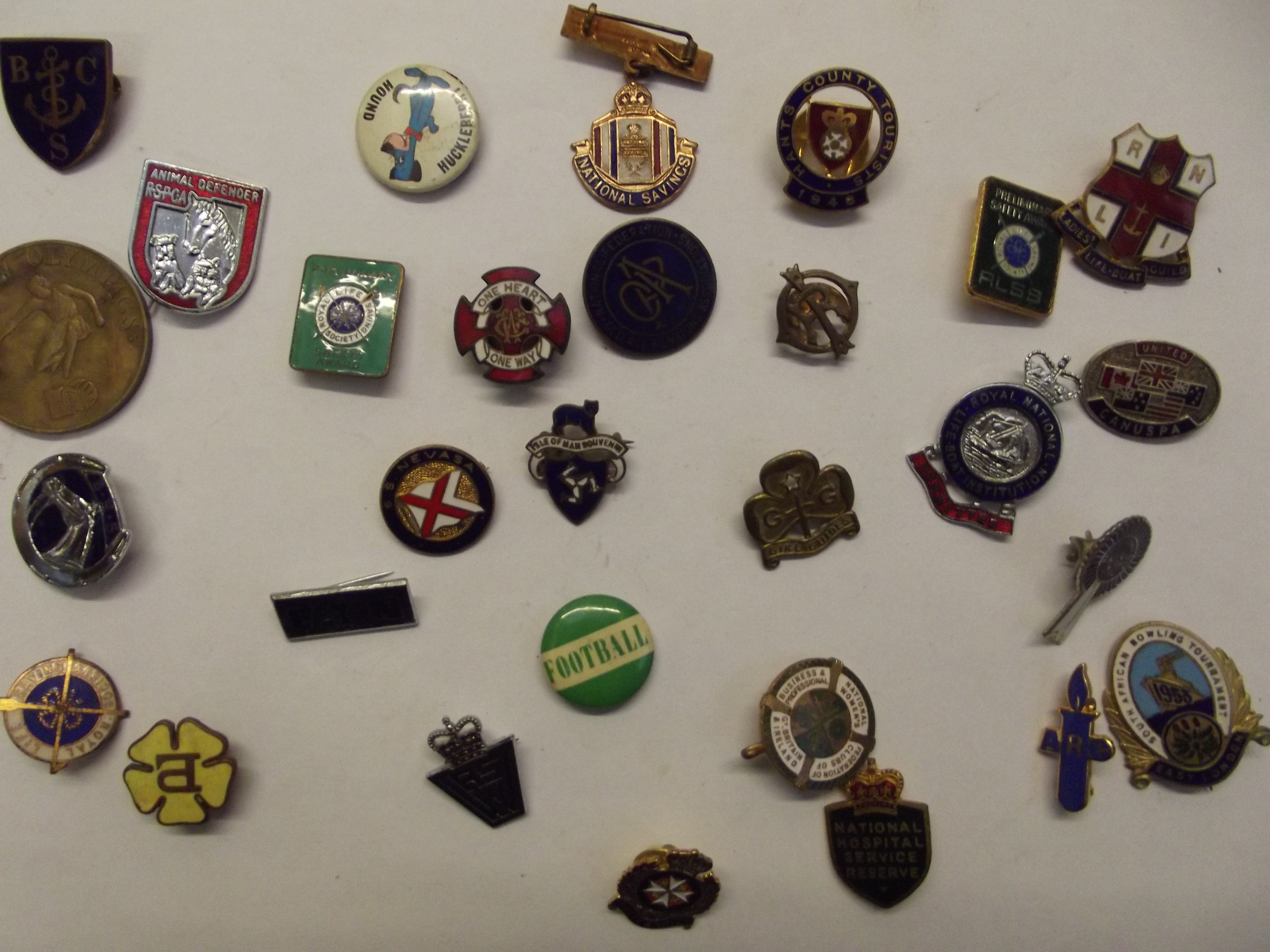 Collection of 29 vintage badges to include an Olym