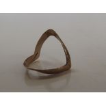 9ct gold wishbone ring