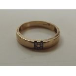 9ct gold gents ring with 4 central chip diamonds 3