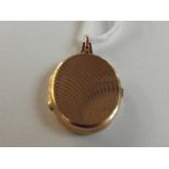 9ct gold photo locket 5.7 grams