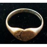 9 ct gold heart shaped ring, size M