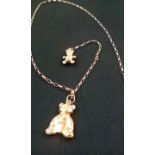 9 ct gold chain and two teddy bear pendants, 4.5 g